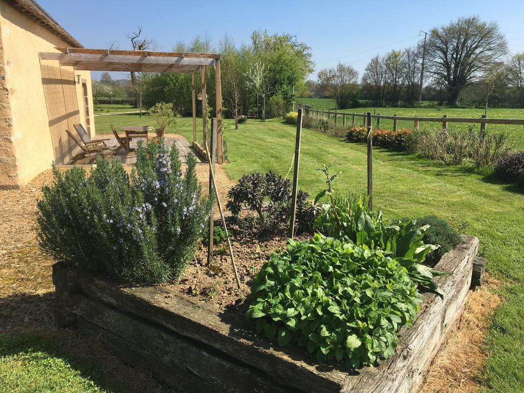 Gite De La Hertaudiere Montbizot Exterior foto